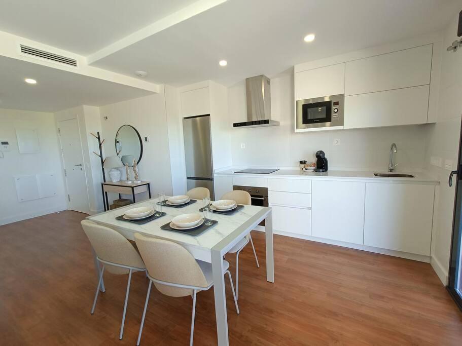 Nuevo Atico Toyo. Vistas Al Mar, Terraza, Solarium, Piscina, A/a, Wifi Y Garaje