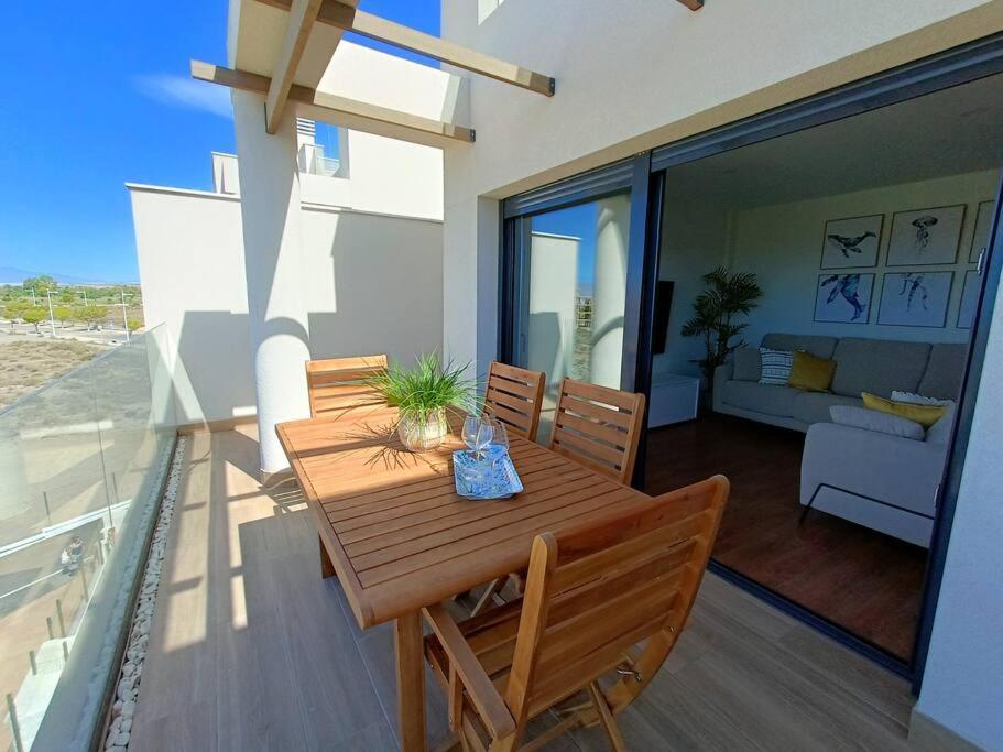 Nuevo Atico Toyo. Vistas Al Mar, Terraza, Solarium, Piscina, A/a, Wifi Y Garaje
